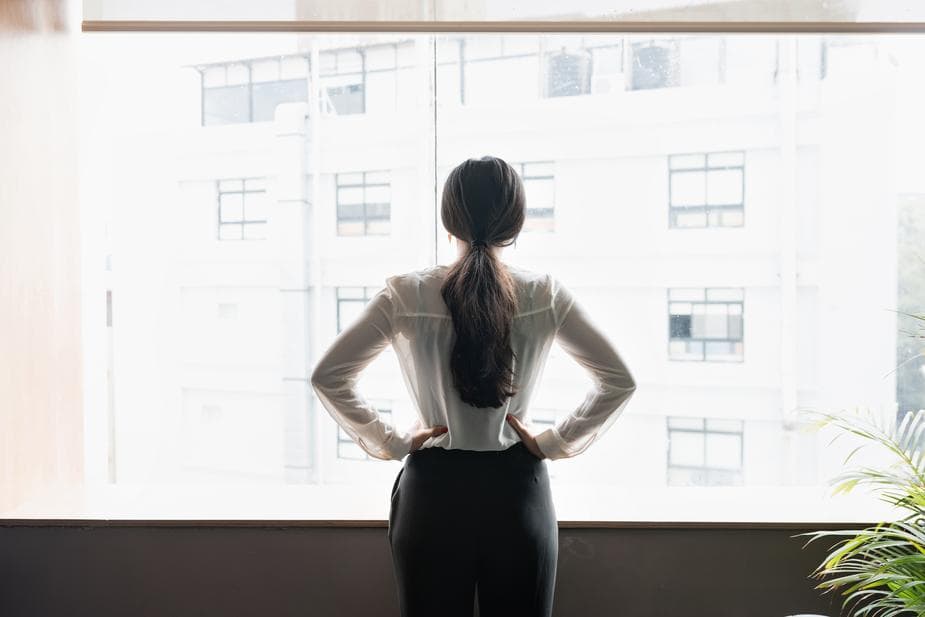 Adoptez un style professionnel grâce au forfait dress code professionnel de Question d'Allure