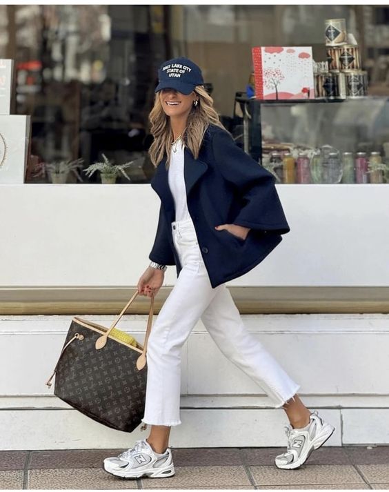 Look blazer bleu marine et jean blanc